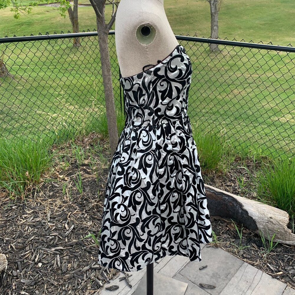 Vintage 90s LA Glo Silver Metallic Black Velvet Strapless Fit and Flare Dress - Picture 6 of 15